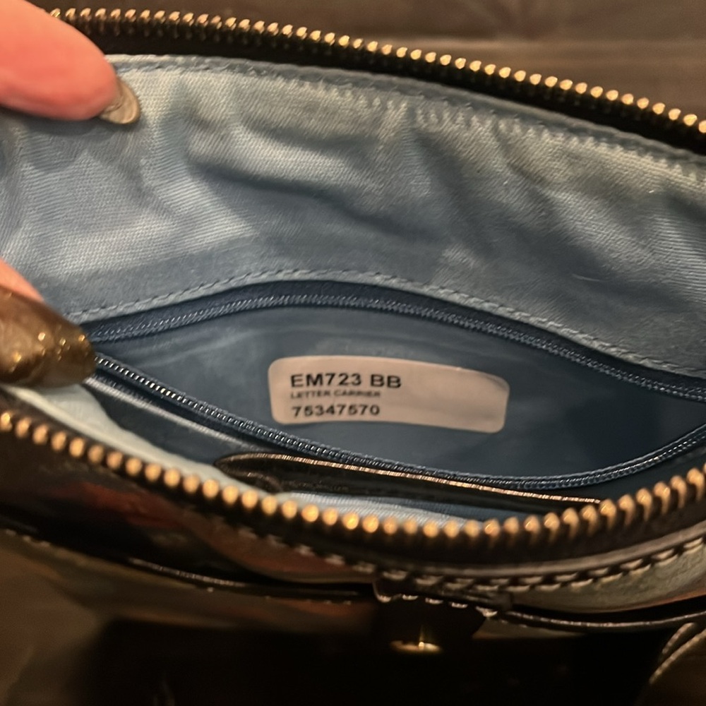 Dooney & Bourke Medallion Crossbody Letter Carrier Y2K - Picture 7 of 8